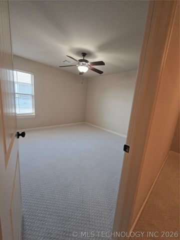 18512 E 43rd Place, Tulsa, OK 74134