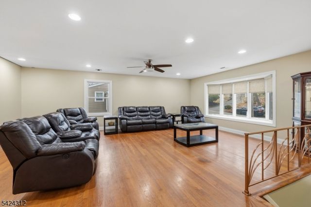 32 Seminole Ave, Rockaway Twp., NJ 07866