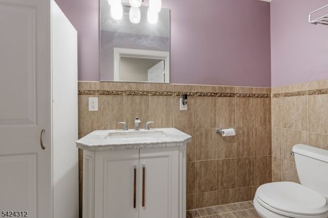 32 Seminole Ave, Rockaway Twp., NJ 07866