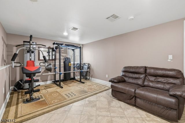 32 Seminole Ave, Rockaway Twp., NJ 07866