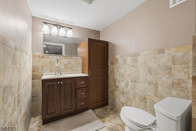 32 Seminole Ave, Rockaway Twp., NJ 07866