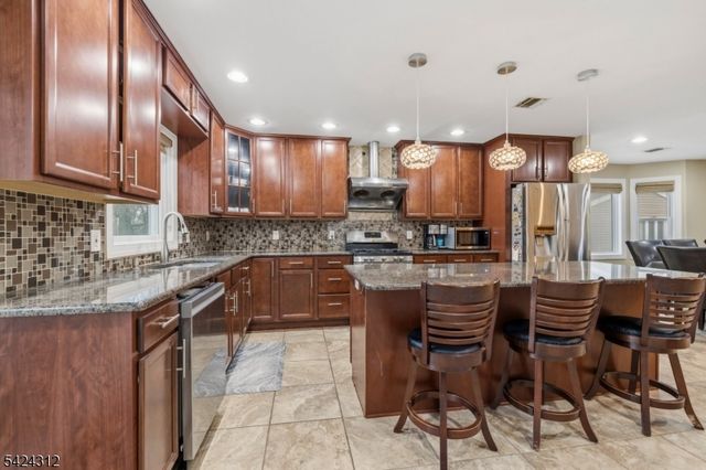 32 Seminole Ave, Rockaway Twp., NJ 07866