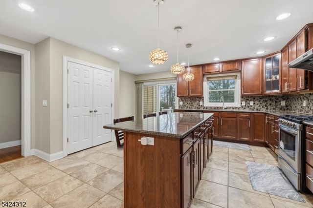 32 Seminole Ave, Rockaway Twp., NJ 07866