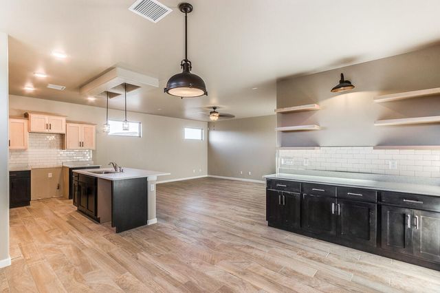 6052 TIN HILL Street, Santa Teresa, NM 88008