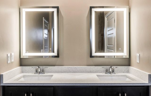 6052 TIN HILL Street, Santa Teresa, NM 88008