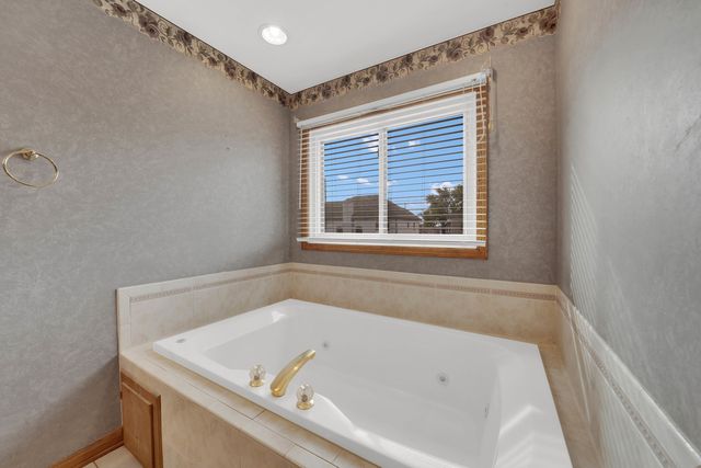 4823 W 106th Street, Oak Lawn, IL 60453