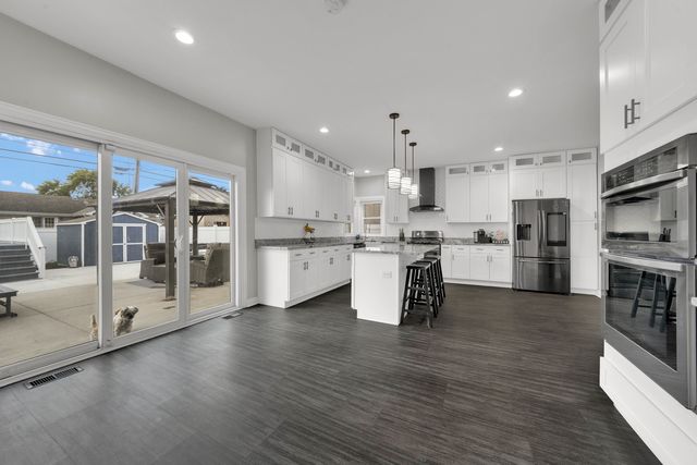 4823 W 106th Street, Oak Lawn, IL 60453