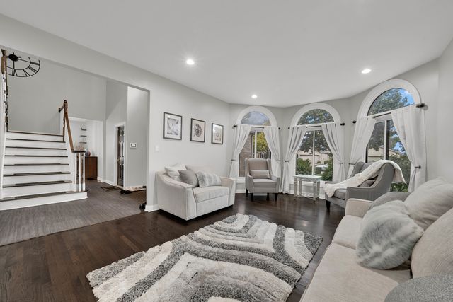 4823 W 106th Street, Oak Lawn, IL 60453