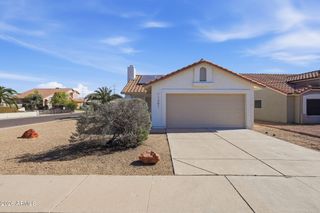 11201 W GOLDEN Lane, Peoria, AZ 85345