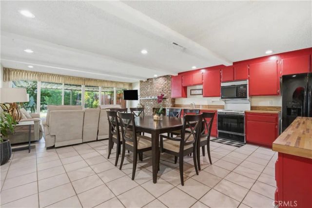 635 Plumer, Costa Mesa, CA 92627