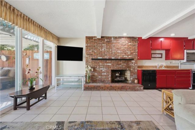 635 Plumer, Costa Mesa, CA 92627