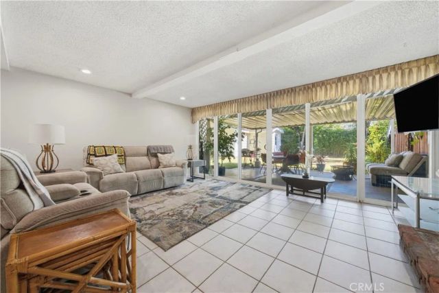 635 Plumer, Costa Mesa, CA 92627