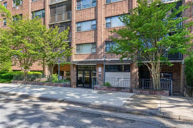 100 Clinton Avenue 2Y, Mineola, NY 11504