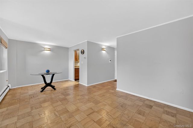 100 Clinton Avenue 2Y, Mineola, NY 11504