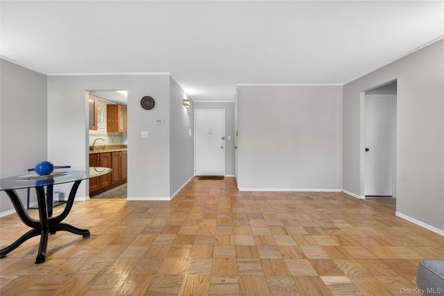 100 Clinton Avenue 2Y, Mineola, NY 11504