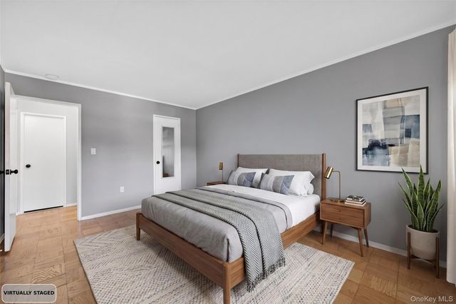 100 Clinton Avenue 2Y, Mineola, NY 11504