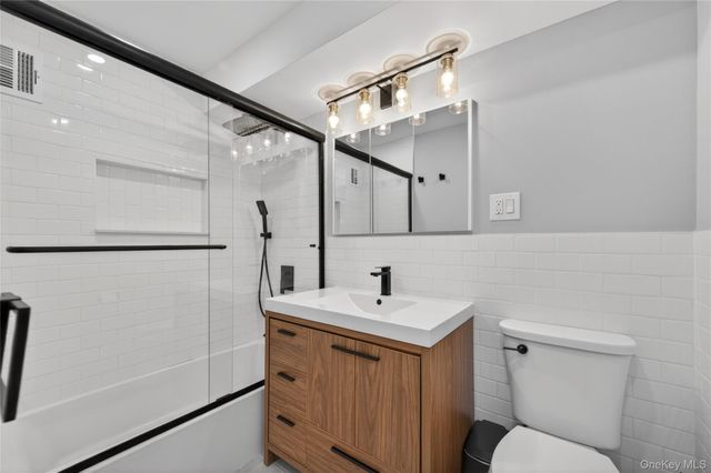 100 Clinton Avenue 2Y, Mineola, NY 11504
