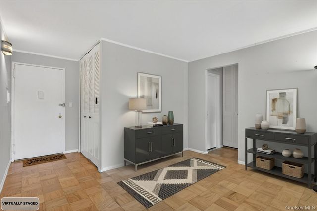100 Clinton Avenue 2Y, Mineola, NY 11504