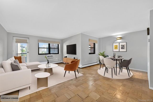 100 Clinton Avenue 2Y, Mineola, NY 11504