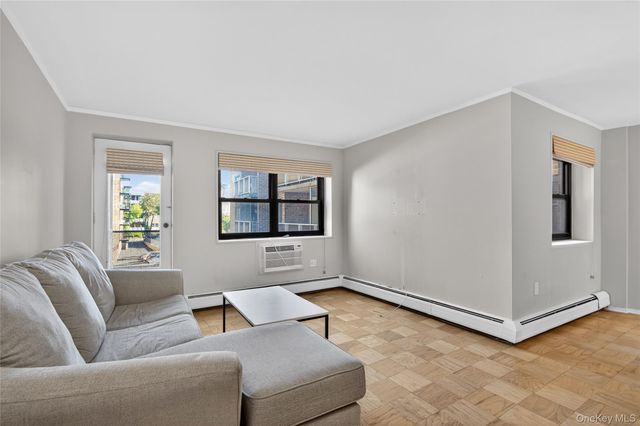 100 Clinton Avenue 2Y, Mineola, NY 11504