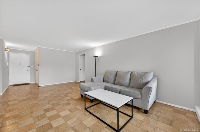 100 Clinton Avenue 2Y, Mineola, NY 11504