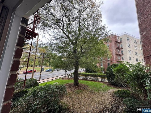 8450 Boulevard East 1F, North Bergen, NJ 07047