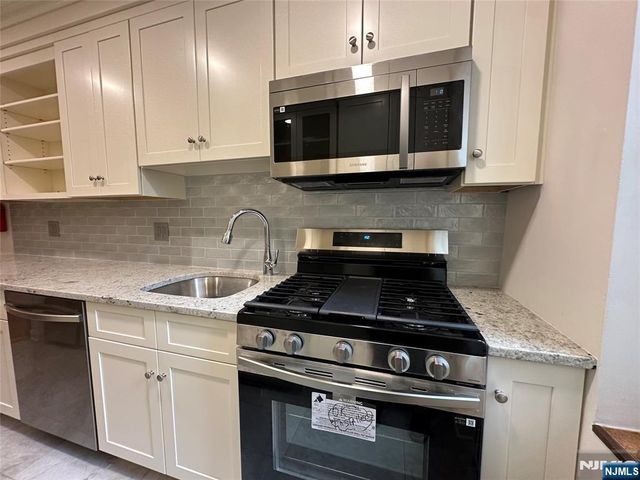 8450 Boulevard East 1F, North Bergen, NJ 07047