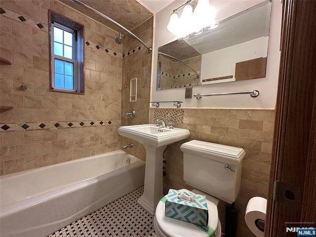 8450 Boulevard East 1F, North Bergen, NJ 07047