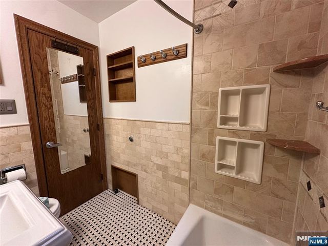 8450 Boulevard East 1F, North Bergen, NJ 07047