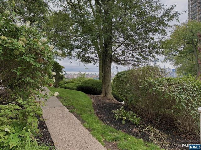 8450 Boulevard East 1F, North Bergen, NJ 07047