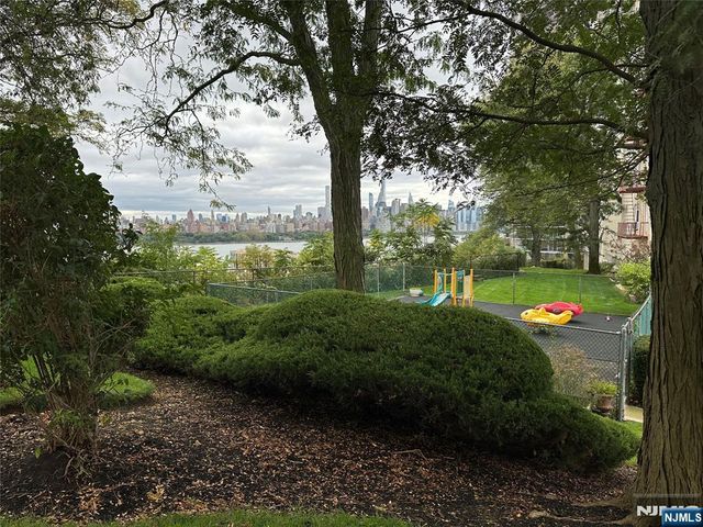 8450 Boulevard East 1F, North Bergen, NJ 07047