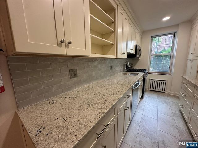 8450 Boulevard East 1F, North Bergen, NJ 07047