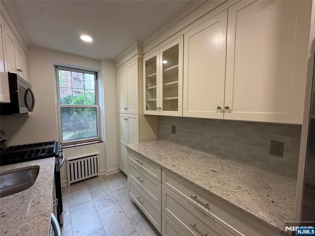 8450 Boulevard East 1F, North Bergen, NJ 07047