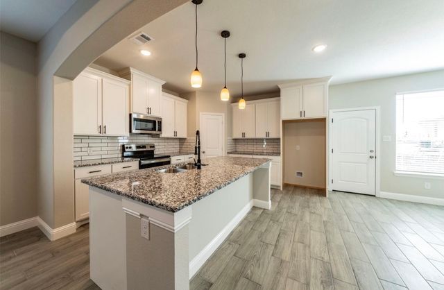 2125 Beaumont Street, Grand Prairie, TX 75051
