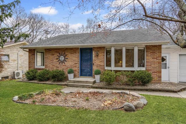 5449 Old Middleton Road, Madison, WI 53705