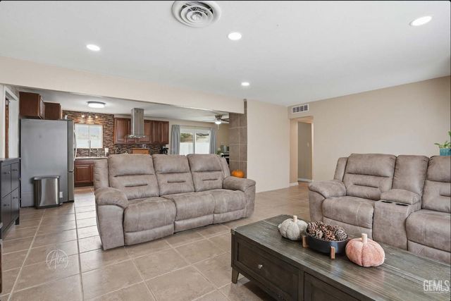 517 Grant Terrace, Taft, CA 93268