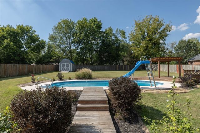 206 Tunbridge Drive, Bentonville, AR 72712