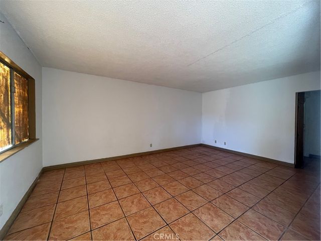 5609 56115613 E Beverly Boulevard 3, East Los Angeles, CA 90022