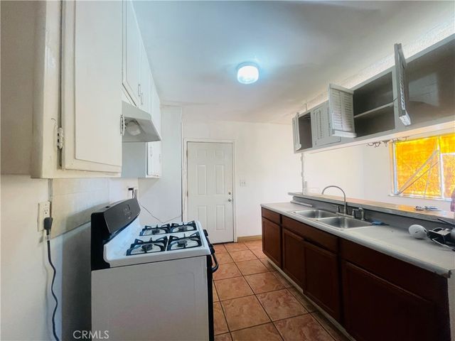 5609 56115613 E Beverly Boulevard 3, East Los Angeles, CA 90022