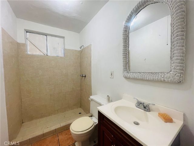 5609 56115613 E Beverly Boulevard 3, East Los Angeles, CA 90022