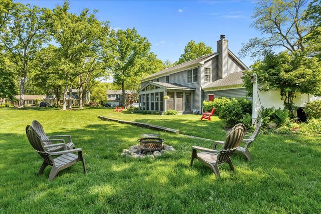 280 Hickory Court, Lake Bluff, IL 60044
