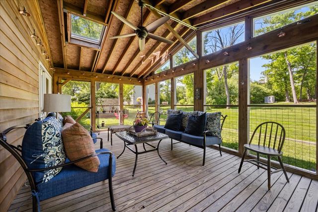 280 Hickory Court, Lake Bluff, IL 60044