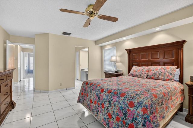10953 Lake Front Place, Boca Raton, FL 33498