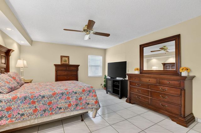 10953 Lake Front Place, Boca Raton, FL 33498