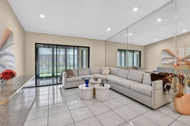 10953 Lake Front Place, Boca Raton, FL 33498