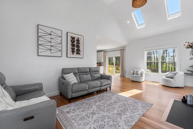 93 Mantell Rd, Uxbridge, MA 01569