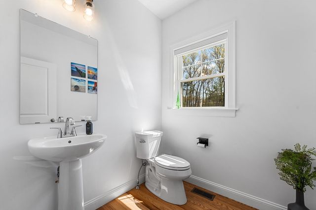 93 Mantell Rd, Uxbridge, MA 01569
