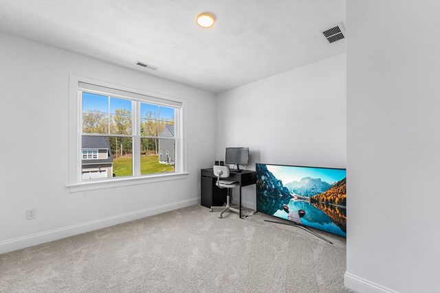 93 Mantell Rd, Uxbridge, MA 01569