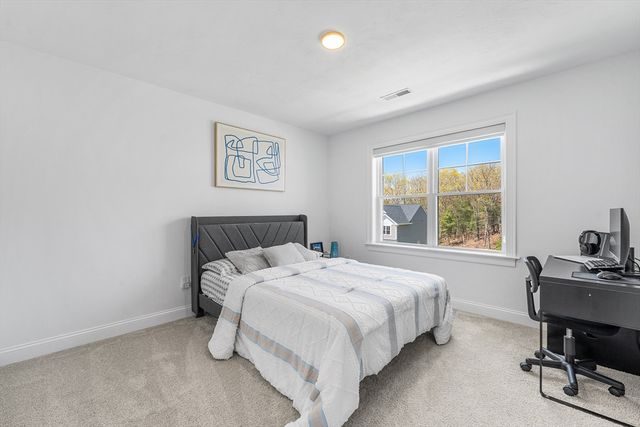 93 Mantell Rd, Uxbridge, MA 01569