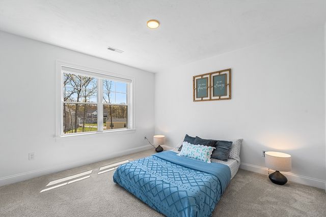 93 Mantell Rd, Uxbridge, MA 01569